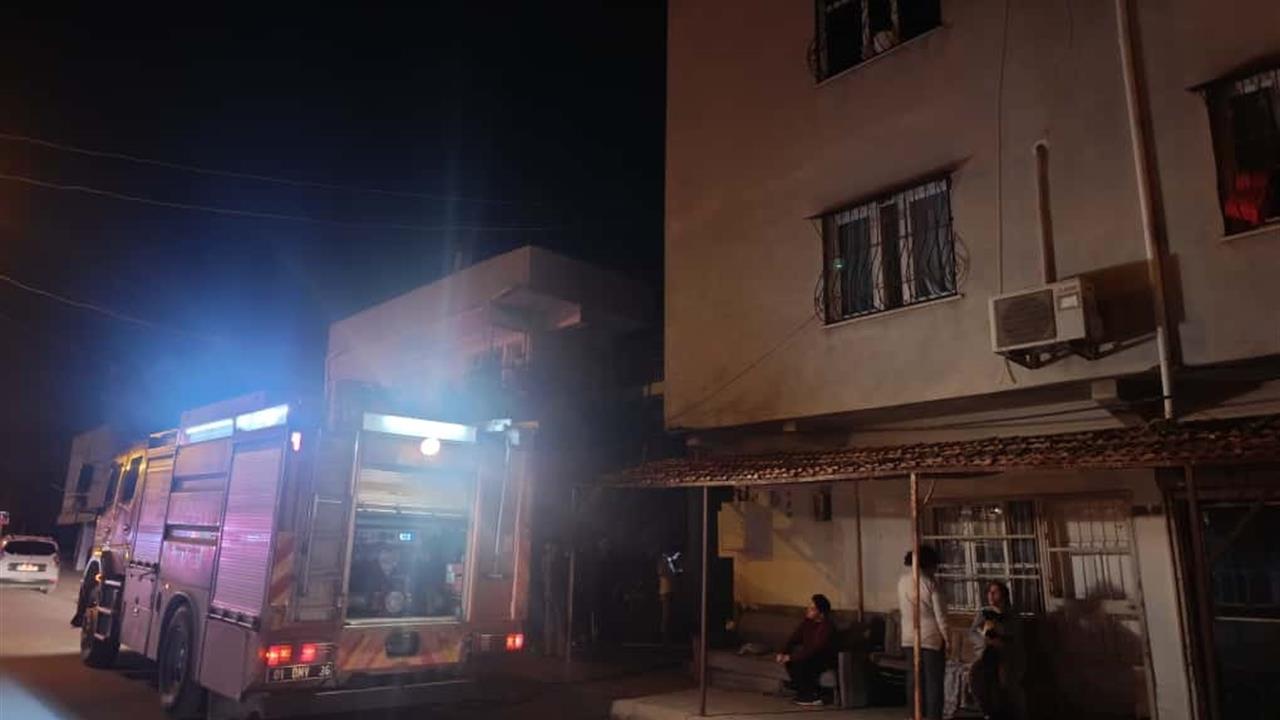 Adana Kozan'da Çıkan Yangında 4 Kişi Hastaneye Kaldırıldı