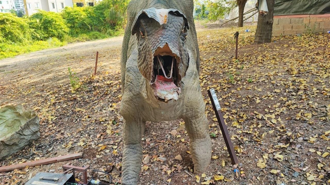 Adana'da Milyonlarca Lira Harcanan Dinazor Parkı Çürümeye Terk Edildi