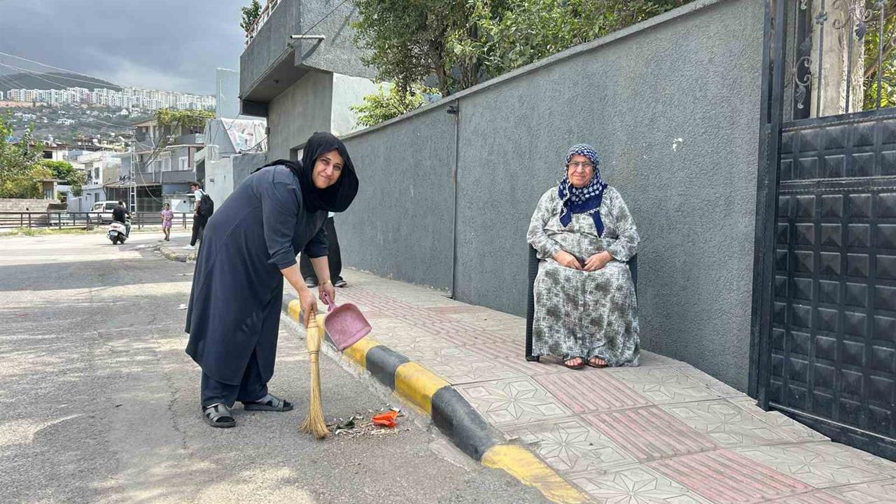 Hatay İskenderun'da 60 Yıllık Temizlik Geleneği Kızına Devredildi