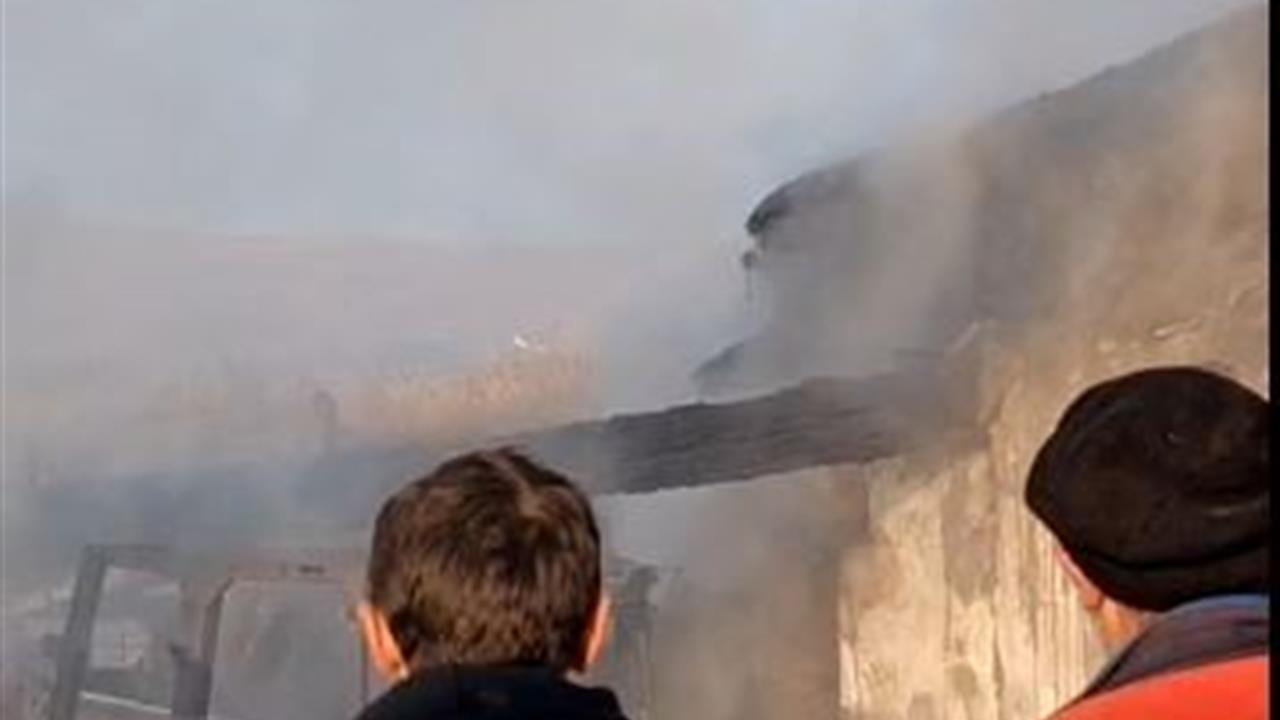 Ardahan Merkez Açıkyazı Köyü'nde Yangında 2 Traktör ve Ekipmanlar Yandı