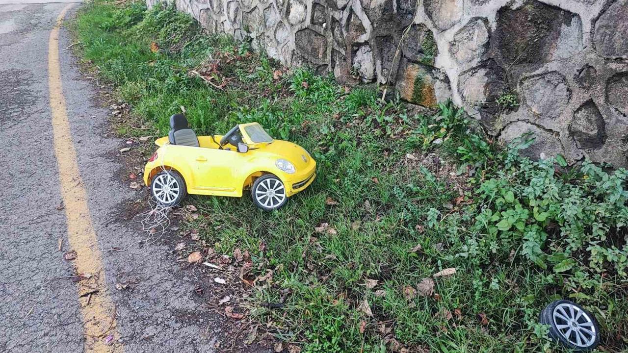 Sakarya Akyazı'da Akülü Arabaya Çarpan Otomobil, 10 Yaşındaki Çocuğu Ağır Yaraladı