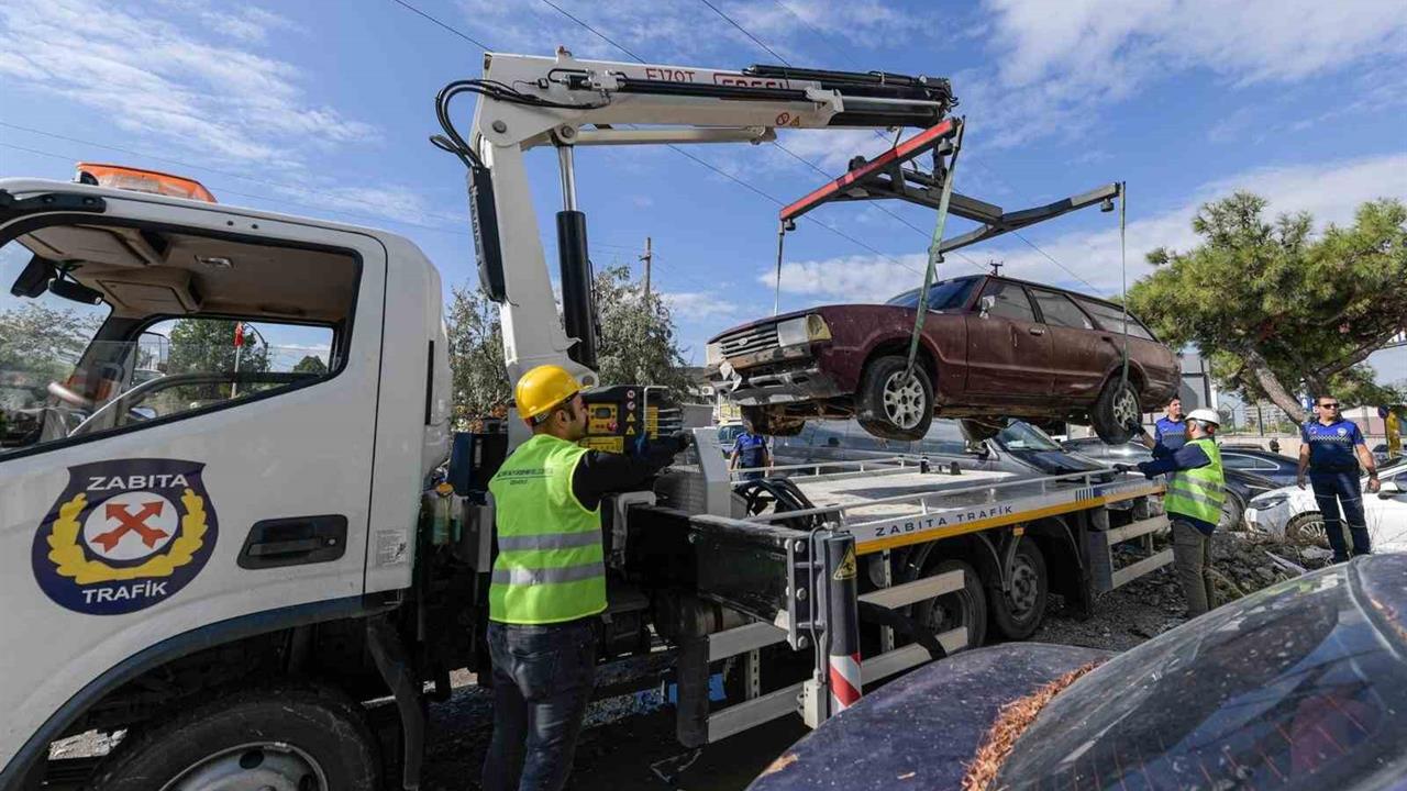 İzmir'de Hurda Araçlar Ekonomi İçin Yeniden Değerlendiriliyor