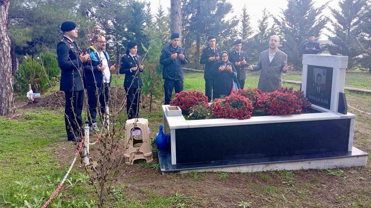 Kırklareli Babaeski'de Şehit Üsteğmen Ersan Yenici Mezarı Başında Anıldı