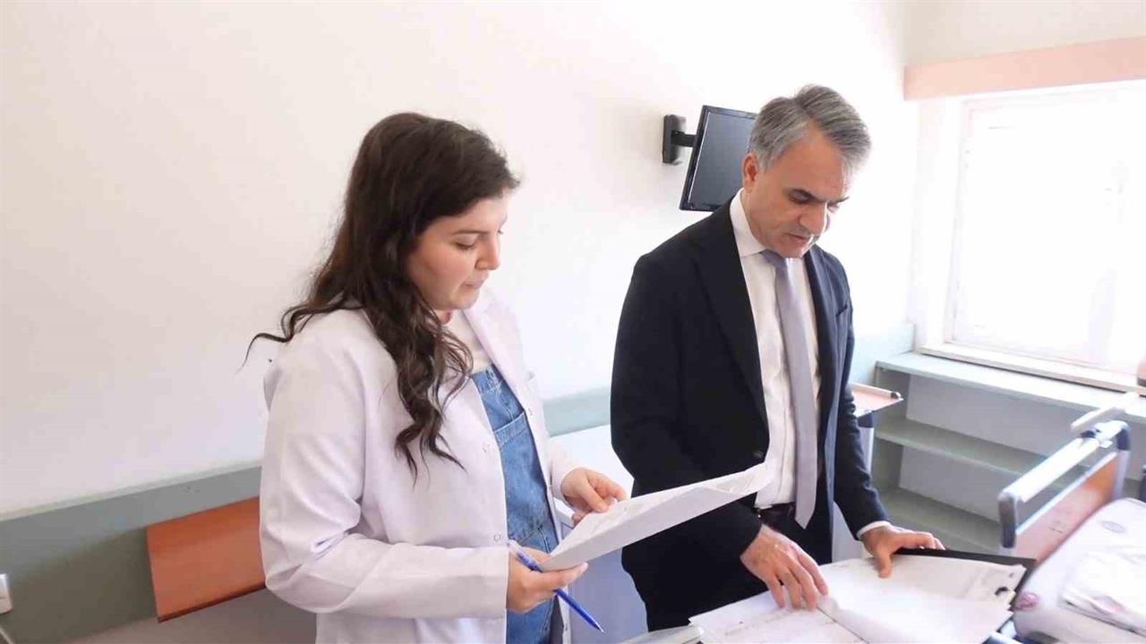 Elazığ'da Prof. Dr. Gözel: Antibiyotiklerin Gereksiz Kullanımı Sağlığı Bozabilir