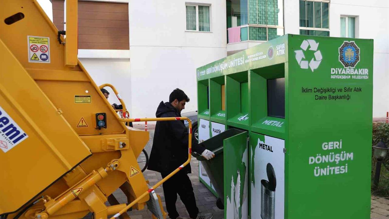 Diyarbakır Kayapınar'da 15 Sitede Geri Dönüşüm Üniteleri Kuruldu