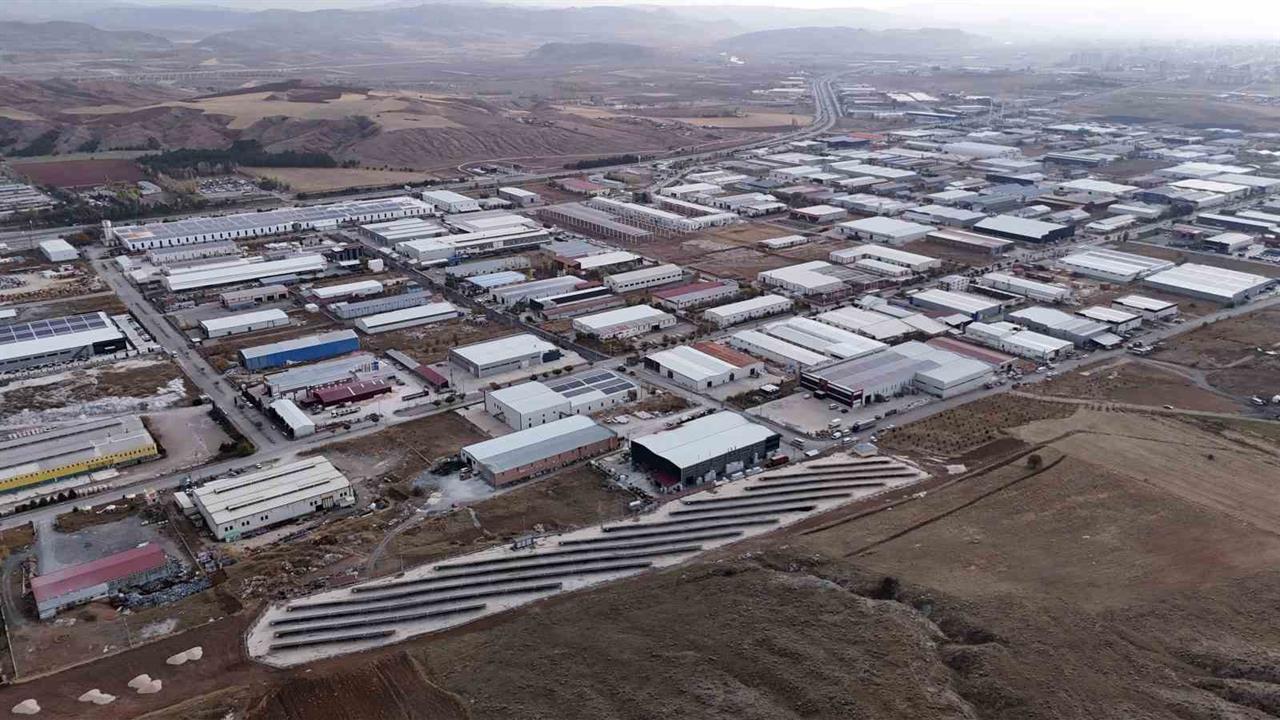 Sivas'ta Organize Sanayi Bölgesi'nde Güneş Enerjisi Projeleri Devam Ediyor