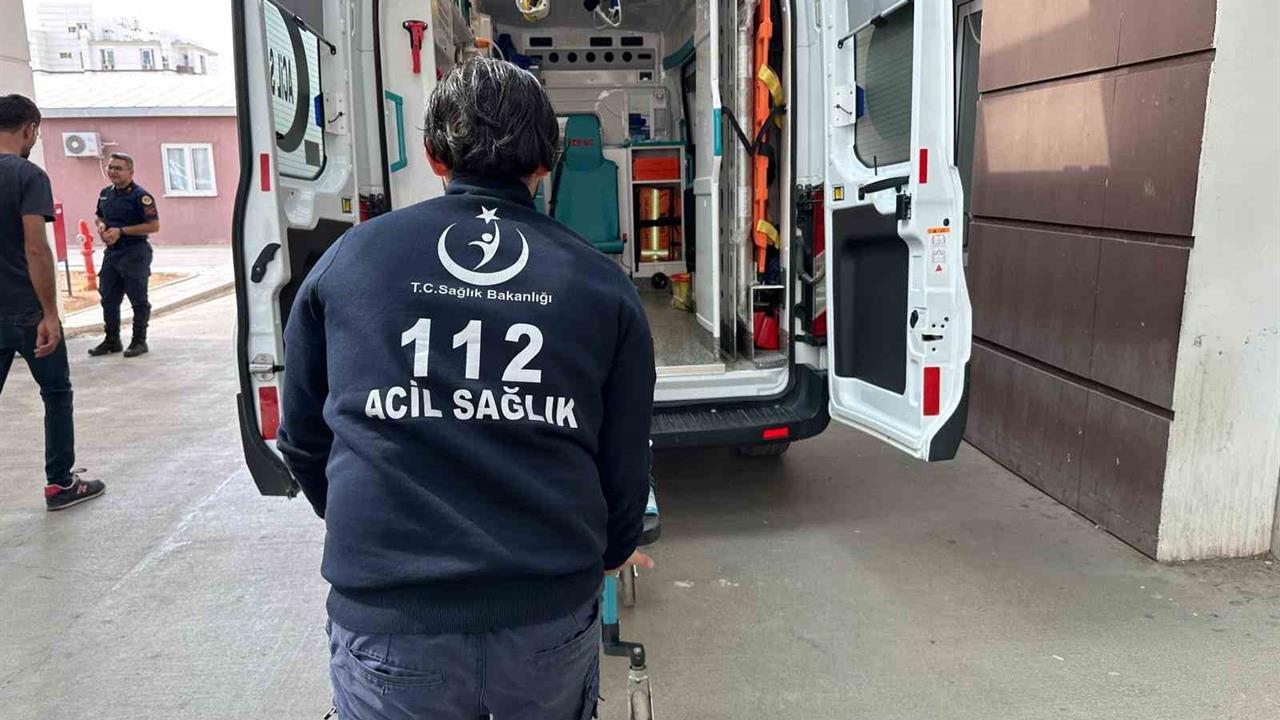 Adıyaman Merkez Altınşehir Mahallesi'nde İki Grup Arasında Bıçaklı Kavga: 3 Yaralı
