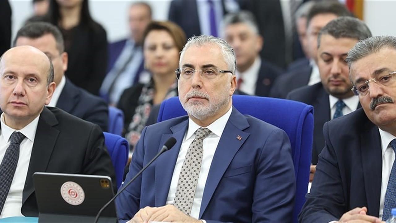 Ankara'da Bakan Işıkhan Asgari Ücret Konusunda Uzlaşmanın Sağlanacağını Umuyor