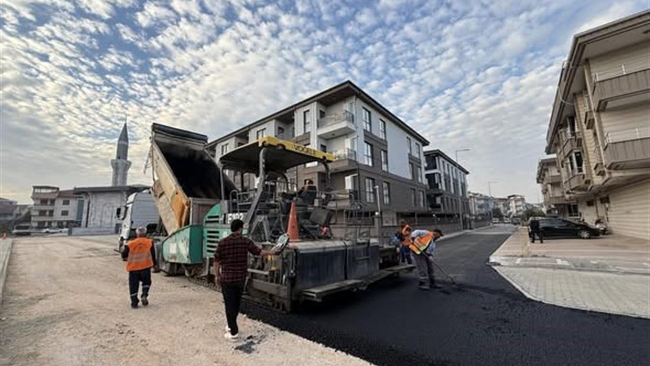 İnegöl Belediyesi, Süleymaniye ve Ertuğrulgazi Mahallelerinde 3 Bölgede Asfalt Yenileme Çalışmalarına Başladı