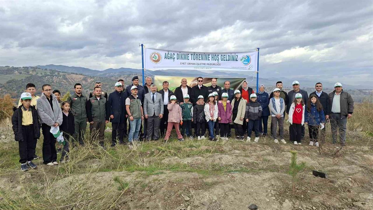 Kütahya Hisarcık'ta 150 Karaçam Fidanı Toprakla Buluştu