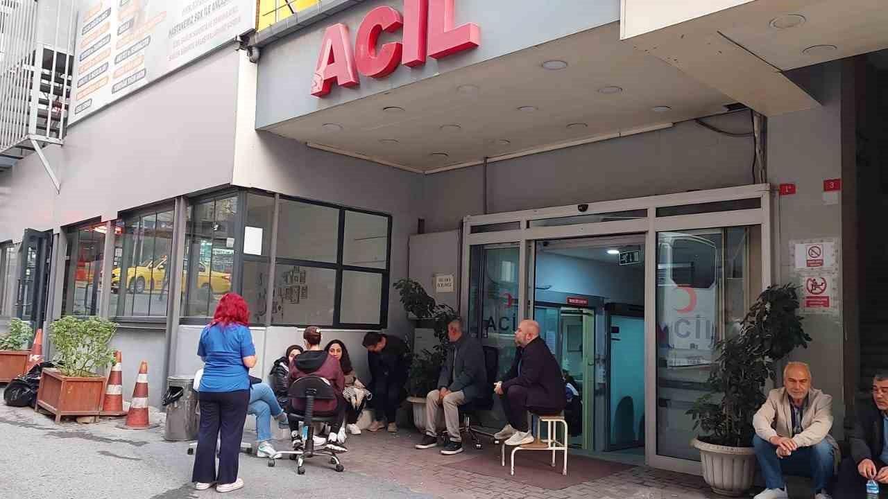 Beyoğlu'nda Özel Okmeydanı Hastanesi "Deprem Tadilatı" Nedeniyle Kapandı, Çalışanlar Tepki Gösterdi