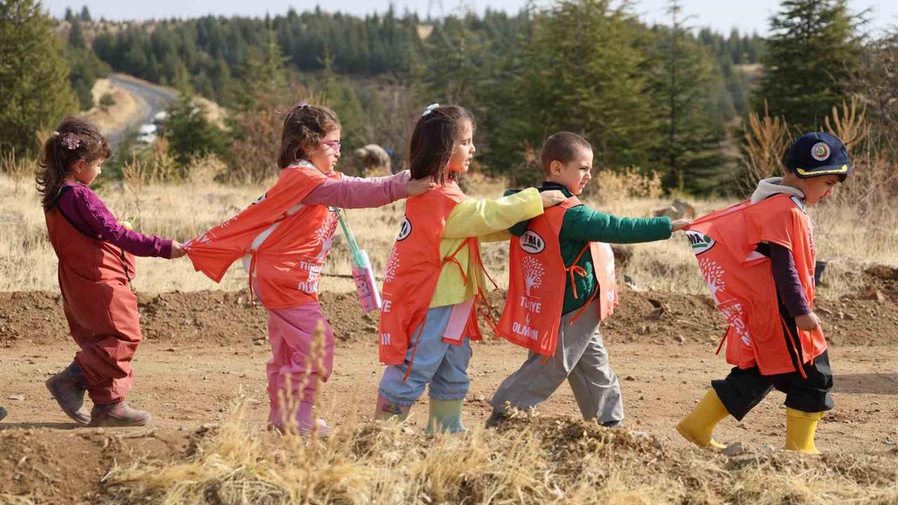 Elazığ'da 11 Farklı Noktada 23 Bin 650 Fidan Toprakla Buluşturuldu