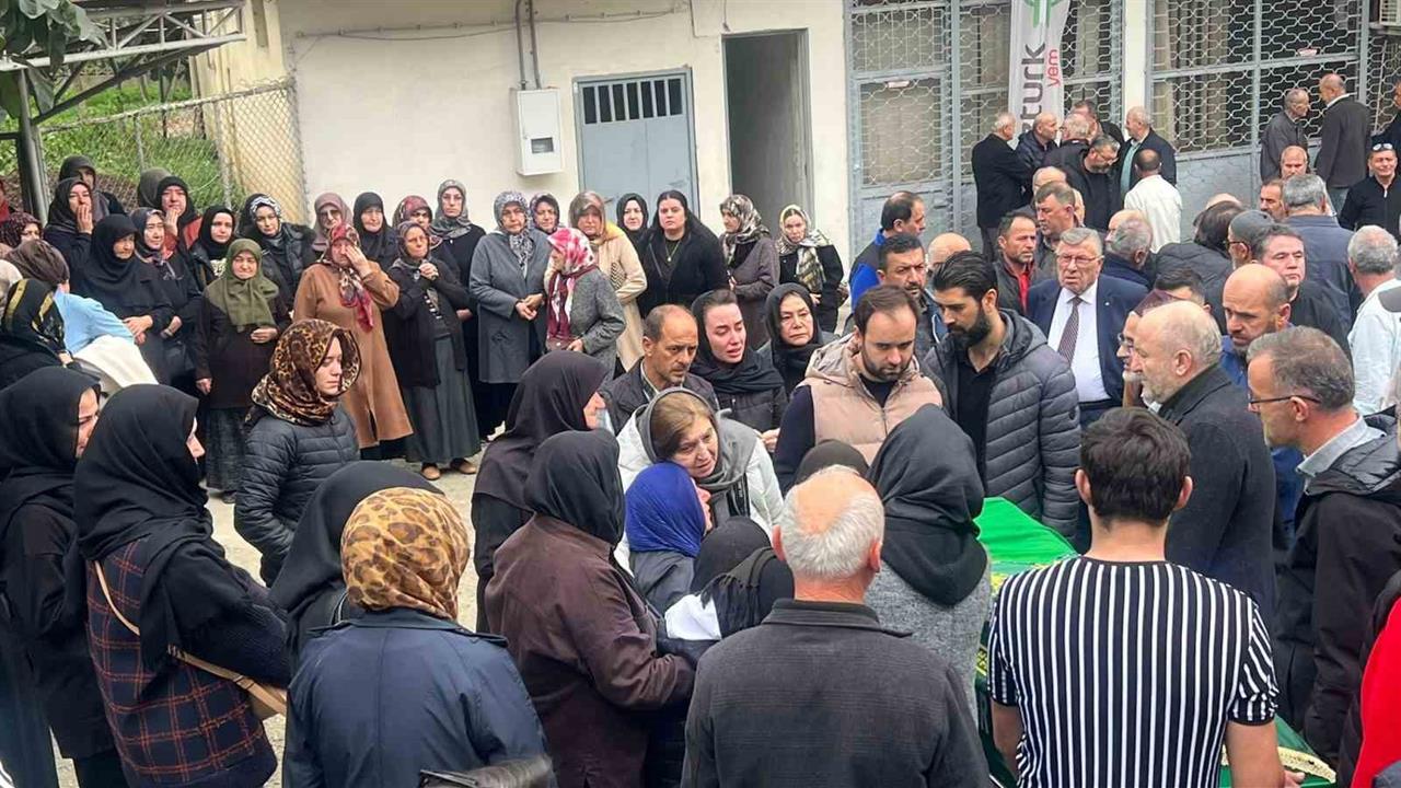 Sakarya Kaynarca'da Doğum Gününde Hayatını Kaybeden Günseli Koç'un Cenazesi Toprağa Verildi