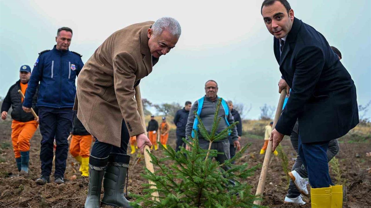 Kırklareli Erikler Köyü'nde 11 Kasım Milli Ağaçlandırma Günü'nde Fidanlar Dikildi