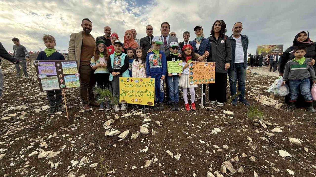 Sakarya'da 4 Bin 500 Fidan, Yangınla Zarar Gören Alanda Toprakla Buluştu