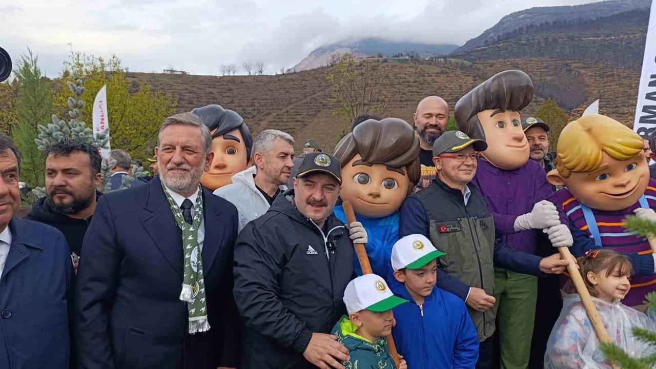 Bursa'da Yanan Ormanlar Milli Ağaçlandırma Günü'nde Yeşillendiriliyor