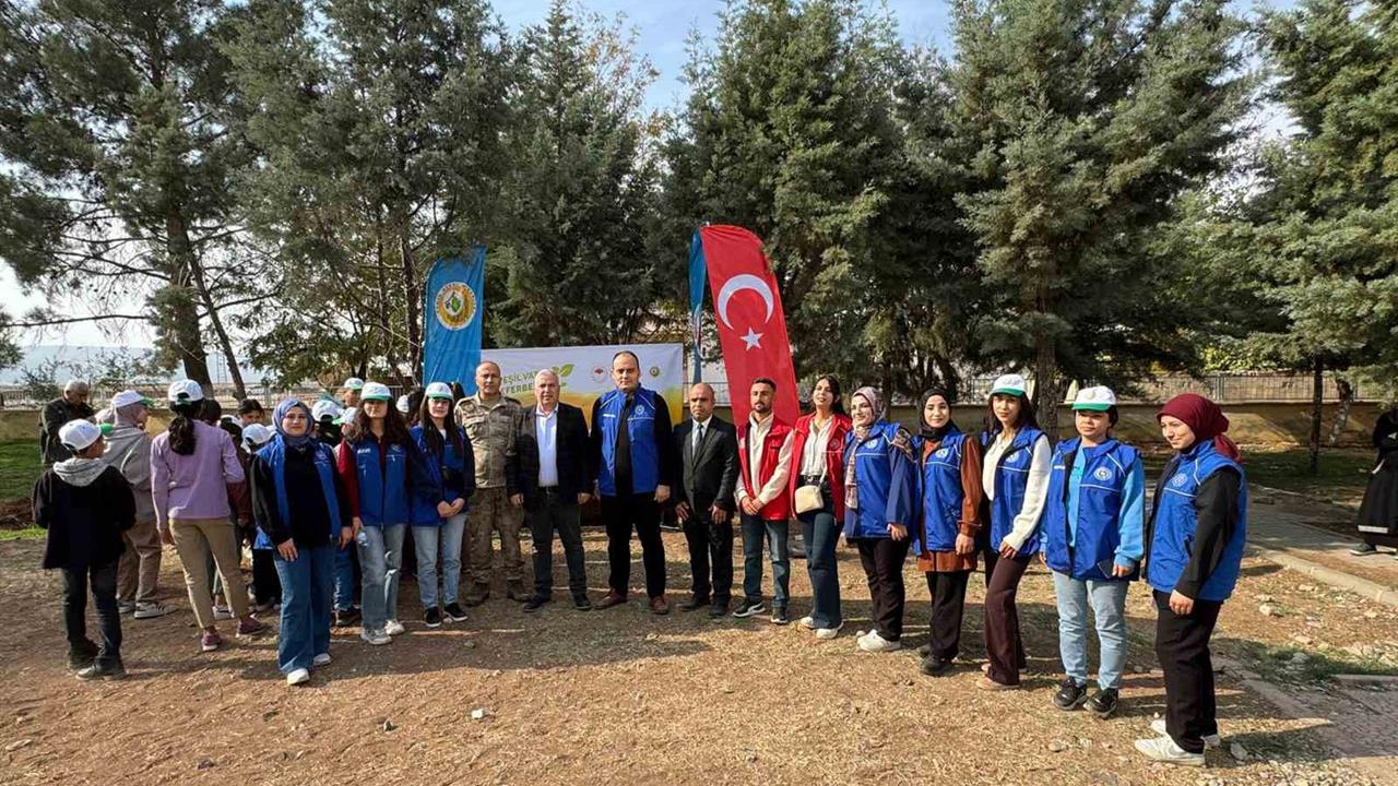 Gaziantep Araban'da Cumhuriyet’in 102. Yılı İçin 102 Fidan Dikildi