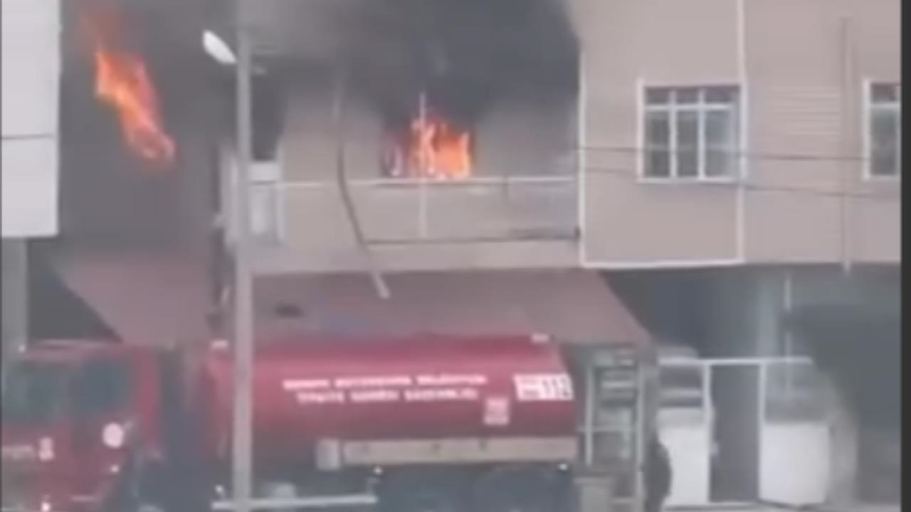 Tarsus Beydeğirmeni Mahallesi'nde Yangın Çıktı, İtfaiye Müdahale Etti
