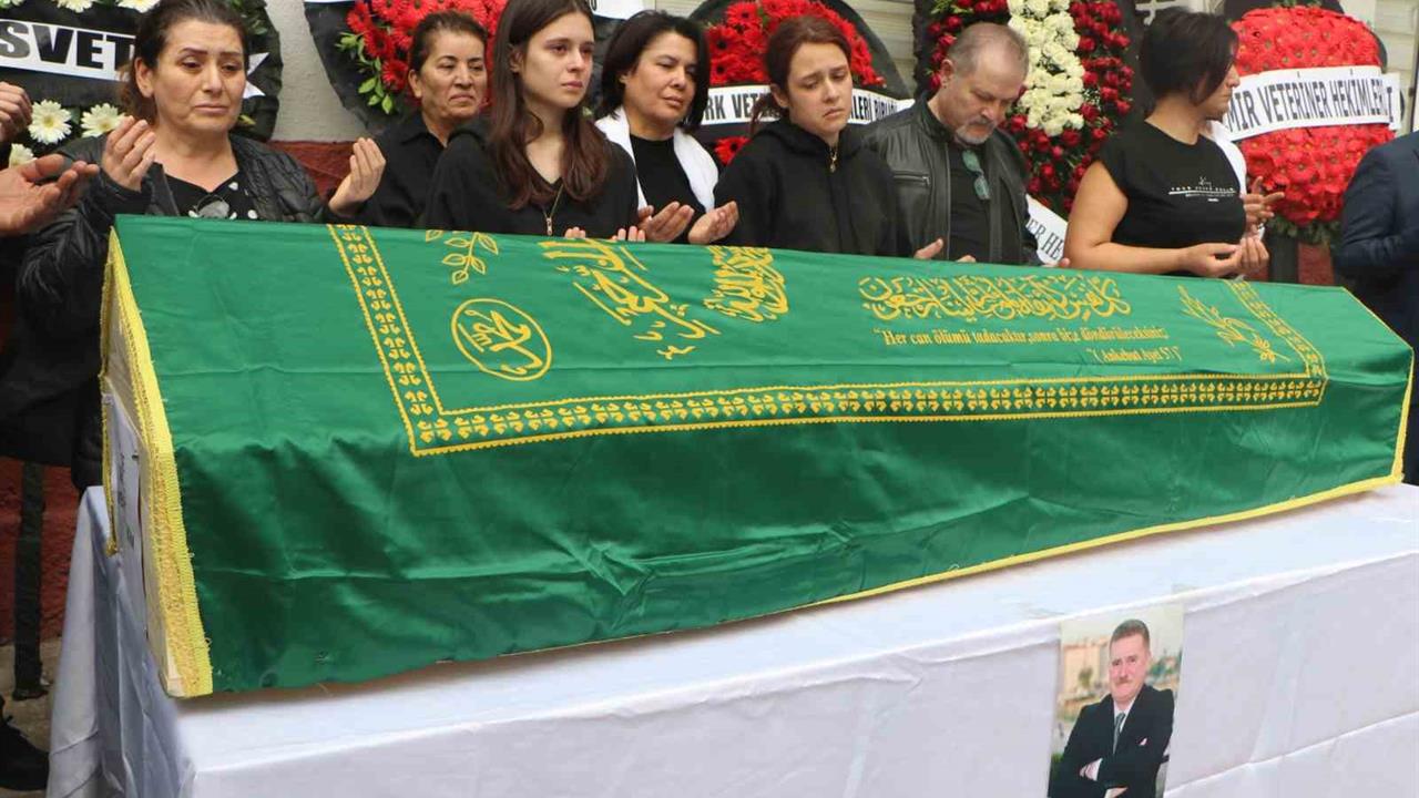 Adana'da Kalp Krizi Nedeniyle Hayatını Kaybeden Veteriner Hekim İçin Tören Düzenlendi