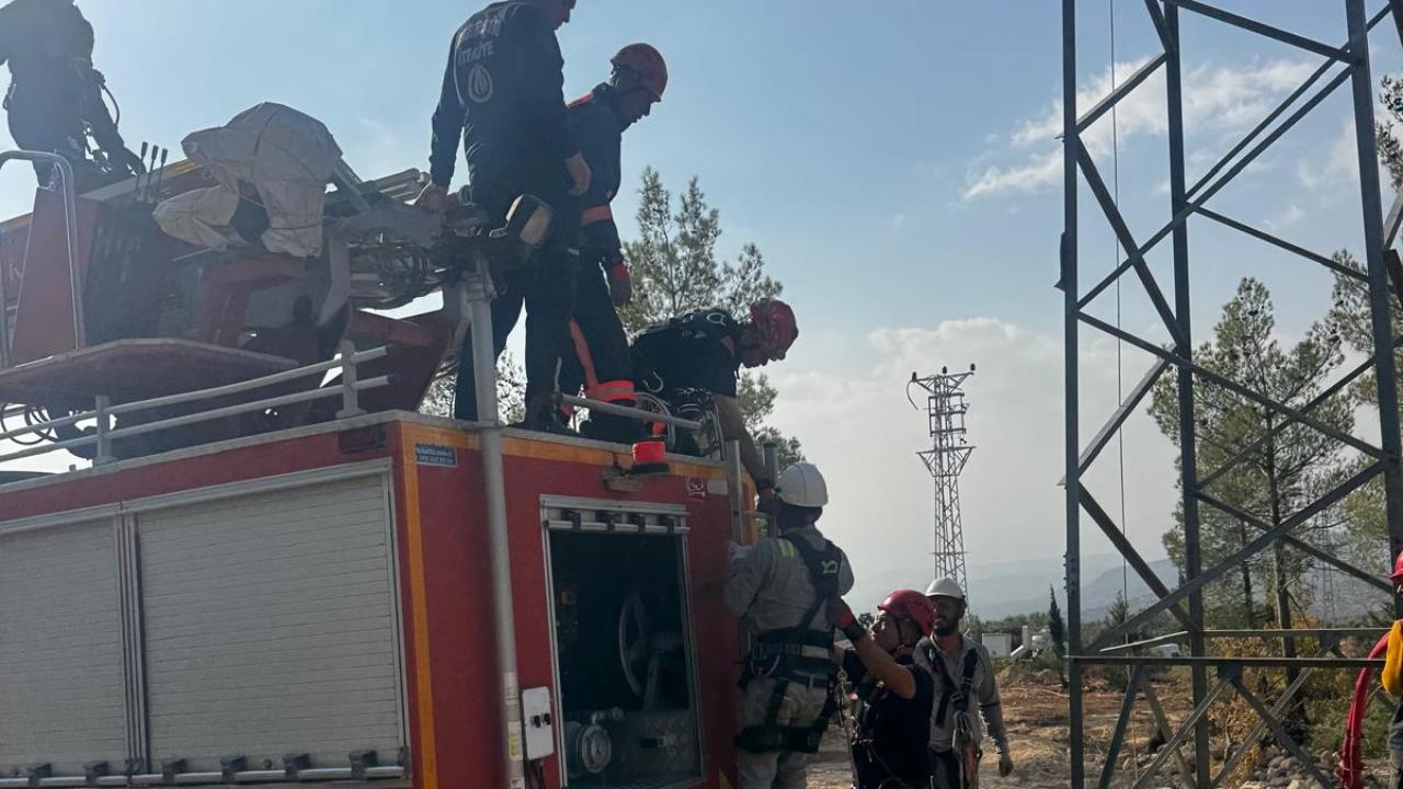 Yüksek Gerilim Hattı İçin Direğe Çıkmıştı: Mut Burunköy Mahallesi'nde Direkte Mahsur Kalan İşçi Kurtarıldı!