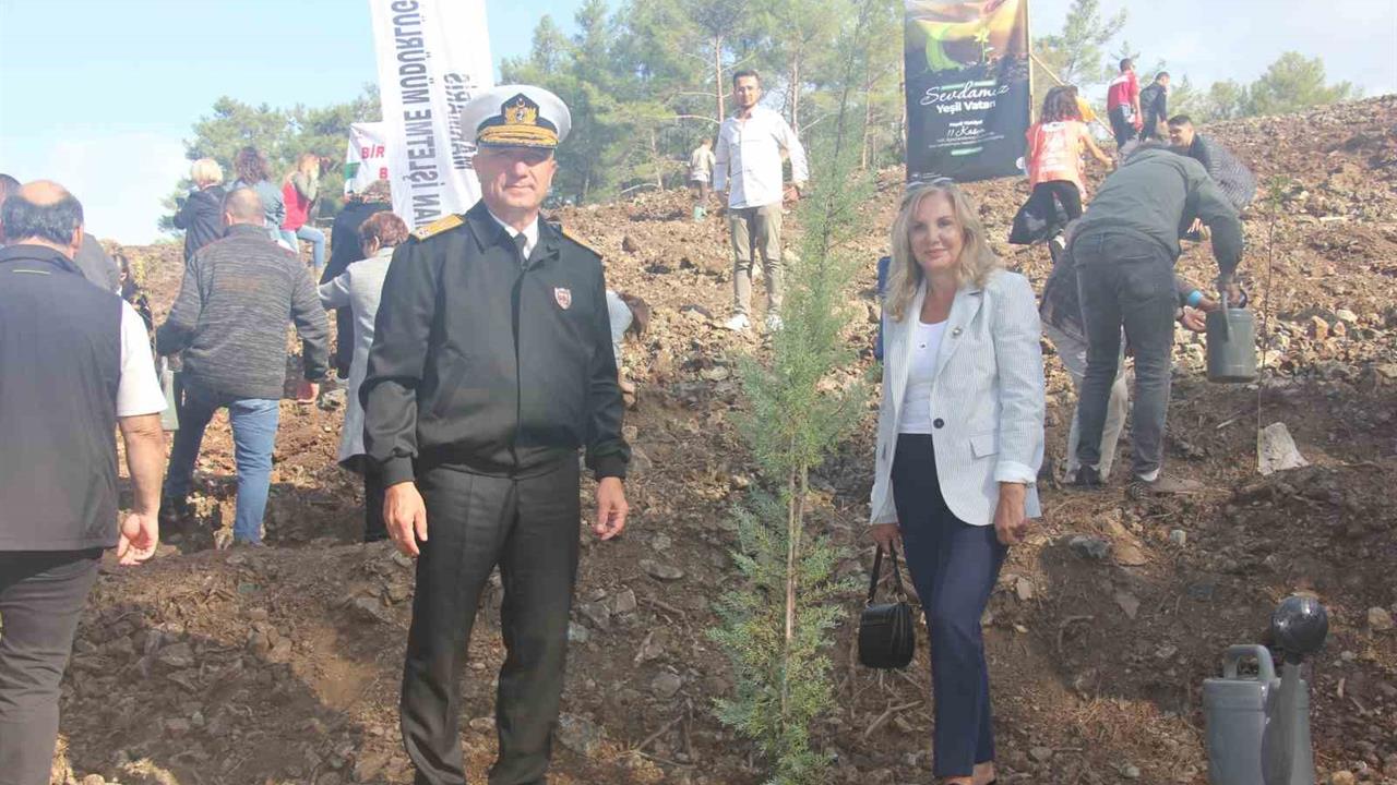 Marmaris'te 11 Kasım Milli Ağaçlandırma Günü'nde 3 Bin Fidan Toprakla Buluşturuldu