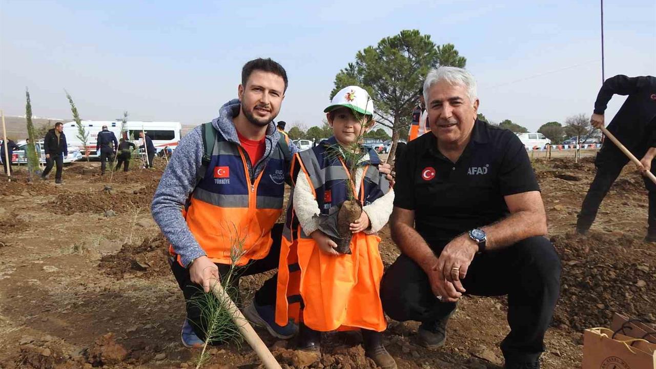 Kilis'te 11 Kasım Milli Ağaçlandırma Günü Kapsamında Fidan Dikimi Töreni Gerçekleştirildi