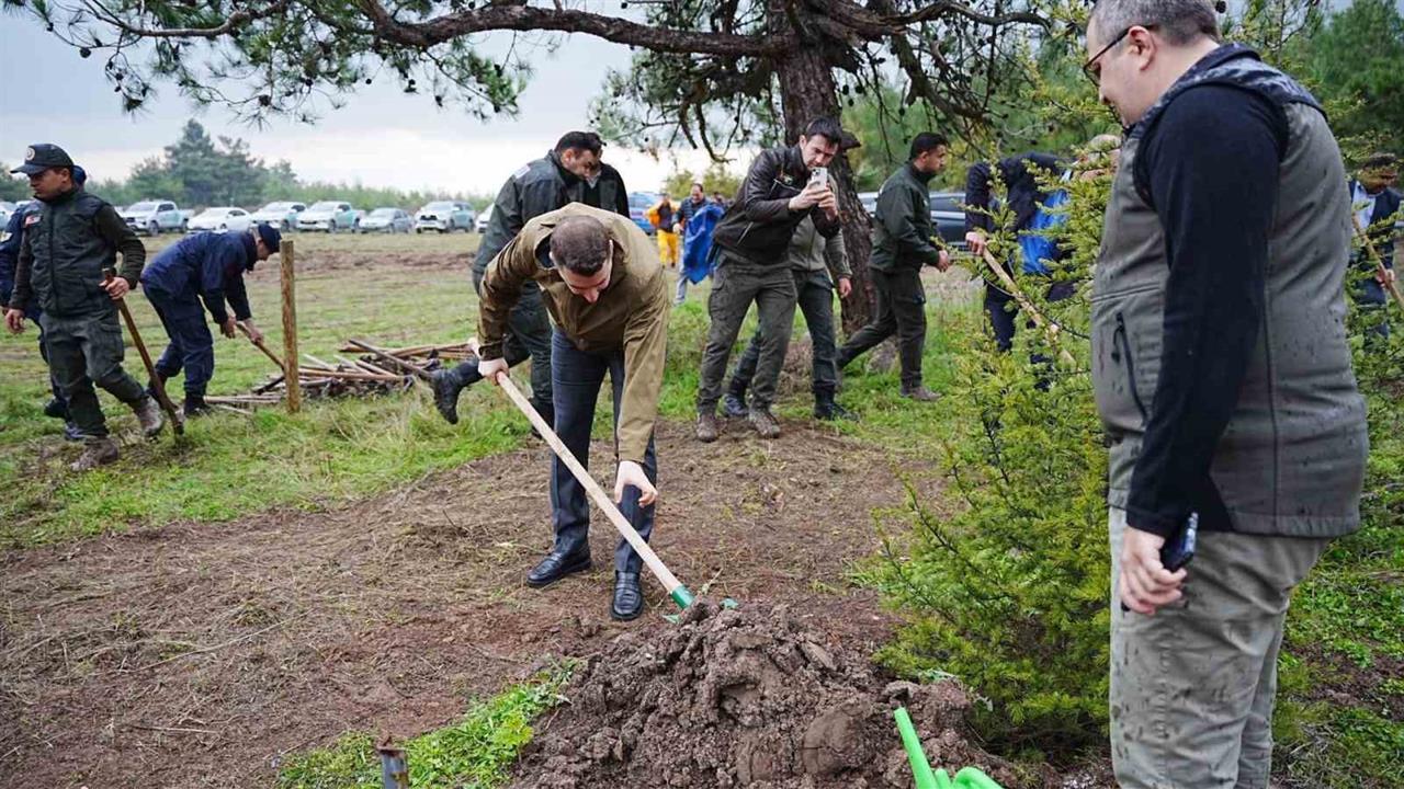 Balıkesir Sındırgı’da 11 Kasım Milli Ağaçlandırma Günü Etkinliği Düzenlendi