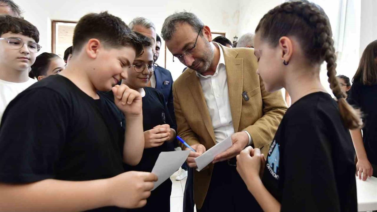 Pendik’te Üniversiteyi Kazanan Gençlere 15 Bin Lira Destek Verildi