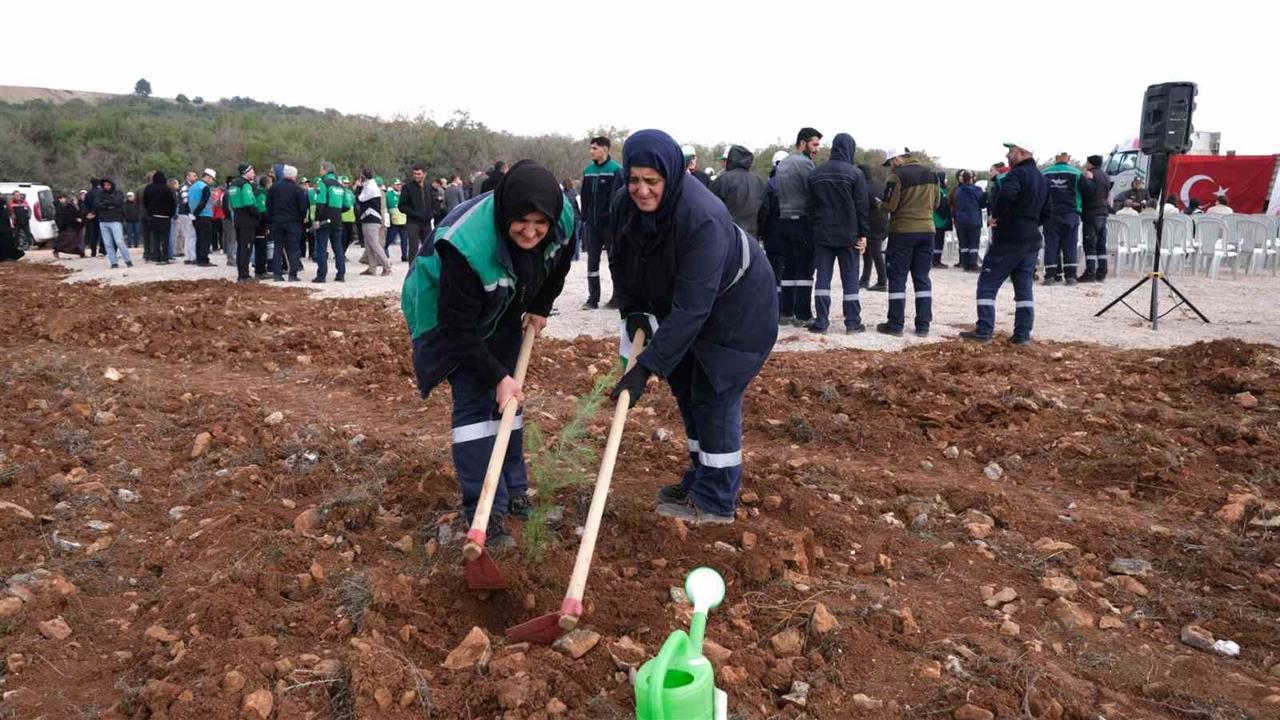 İnegöl'de 11 Kasım Milli Ağaçlandırma Bayramı'nda 540 bin fidan dikildi.