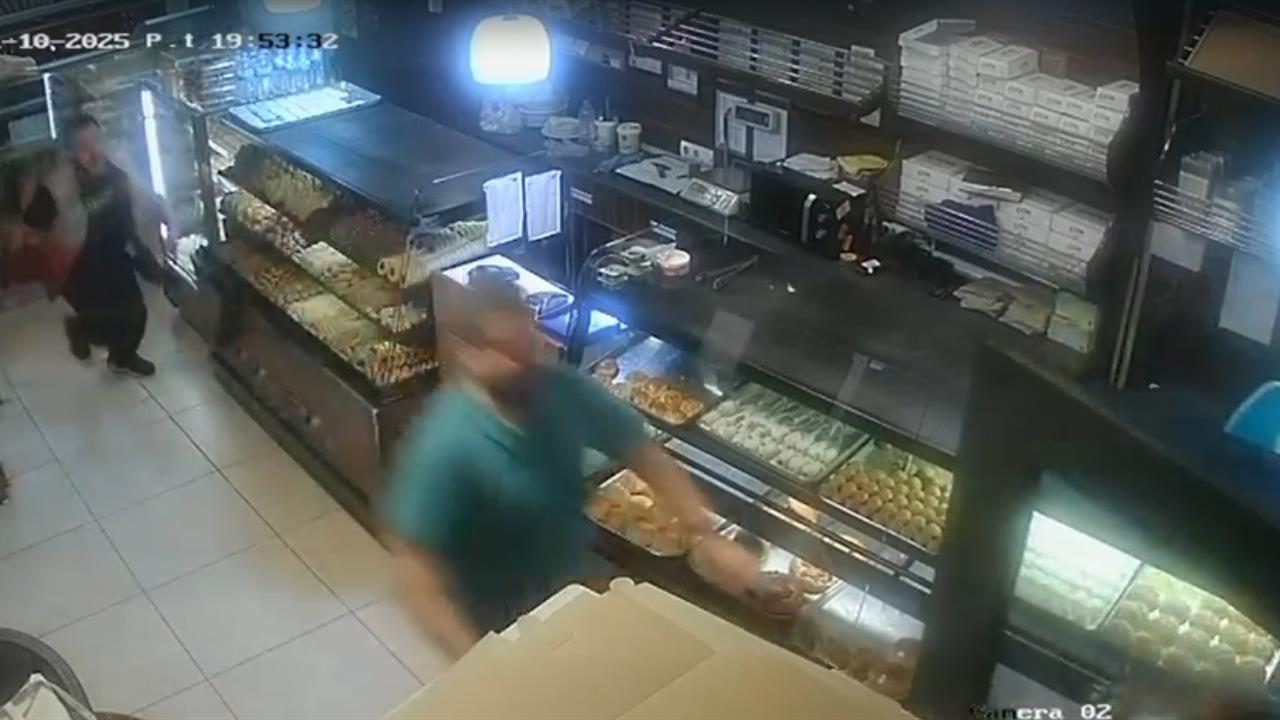 İzmir Karabağlar'da Bir Pastanede Bıçaklı Saldırı Gerçekleşti