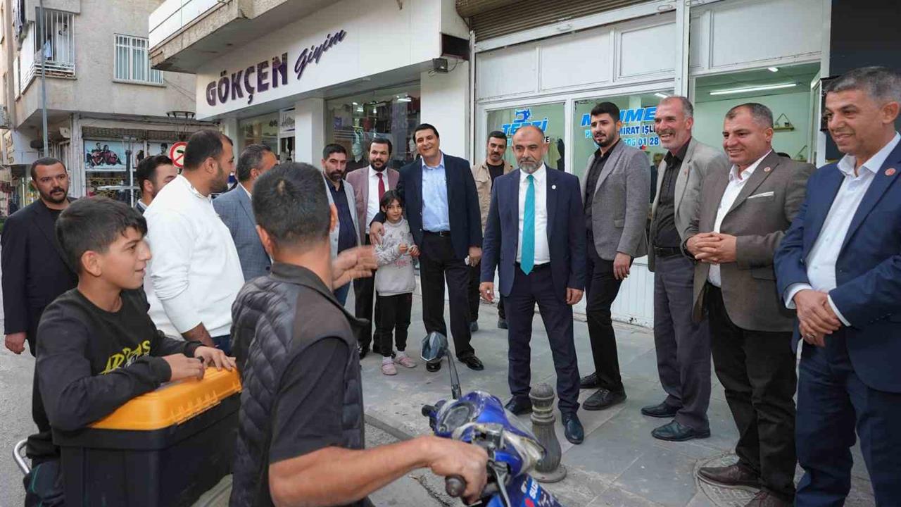 Gaziantep Nizip'te Başkan Yılmaz, esnafı ziyaret ederek taleplerini dinledi.