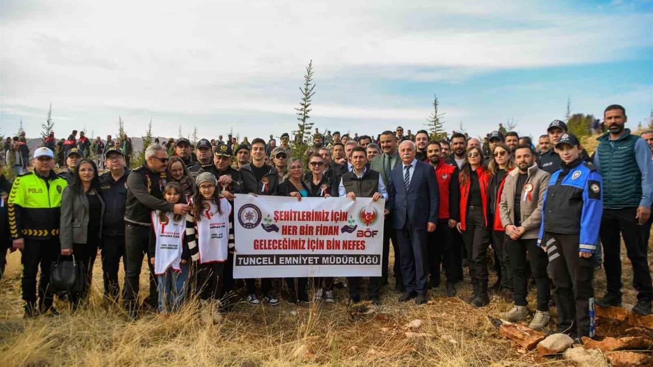 Tunceli'de 11 Kasım'da 3 Bin Fidan Toprakla Buluştu