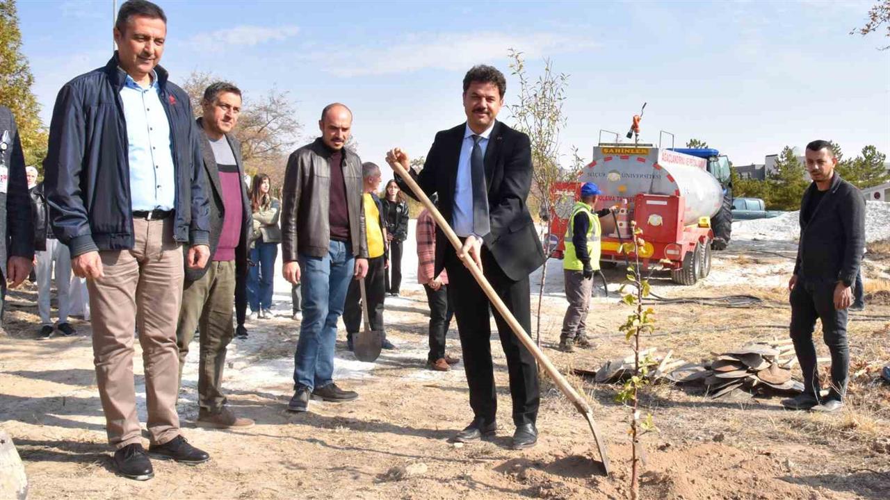 Konya Selçuk Üniversitesi'nde Milli Ağaçlandırma Günü etkinliği düzenlendi.