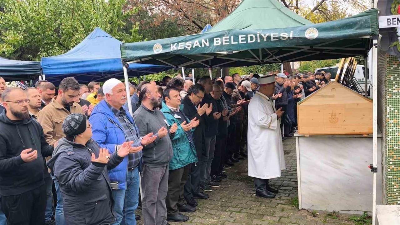 Keşan'da Evinde Ölü Bulunan İş Adamı Uğur Selvi, Cenaze Töreniyle Defnedildi