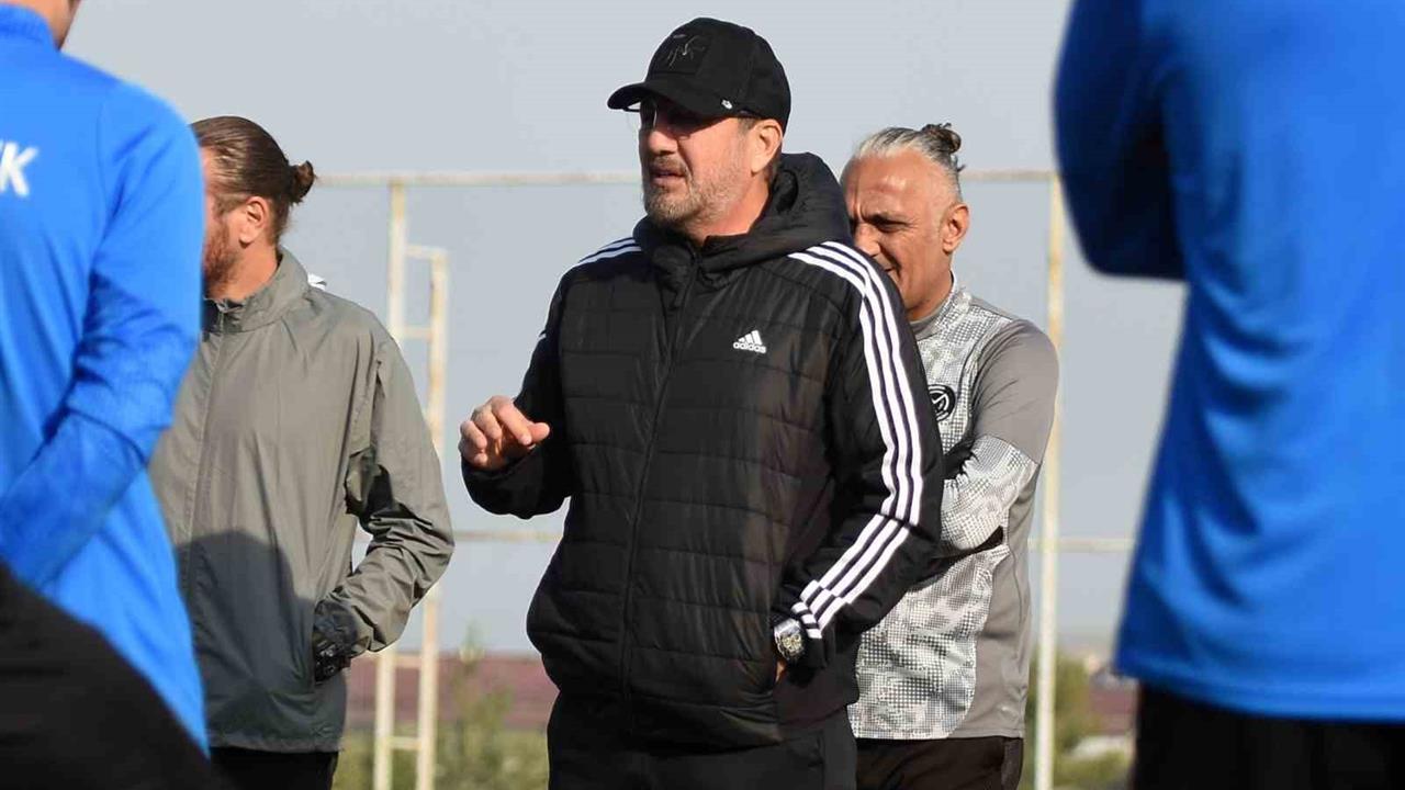 Manisa FK, Teknik Direktör Taner Taşkın ile Anlaşarak Yollarını Ayırdı