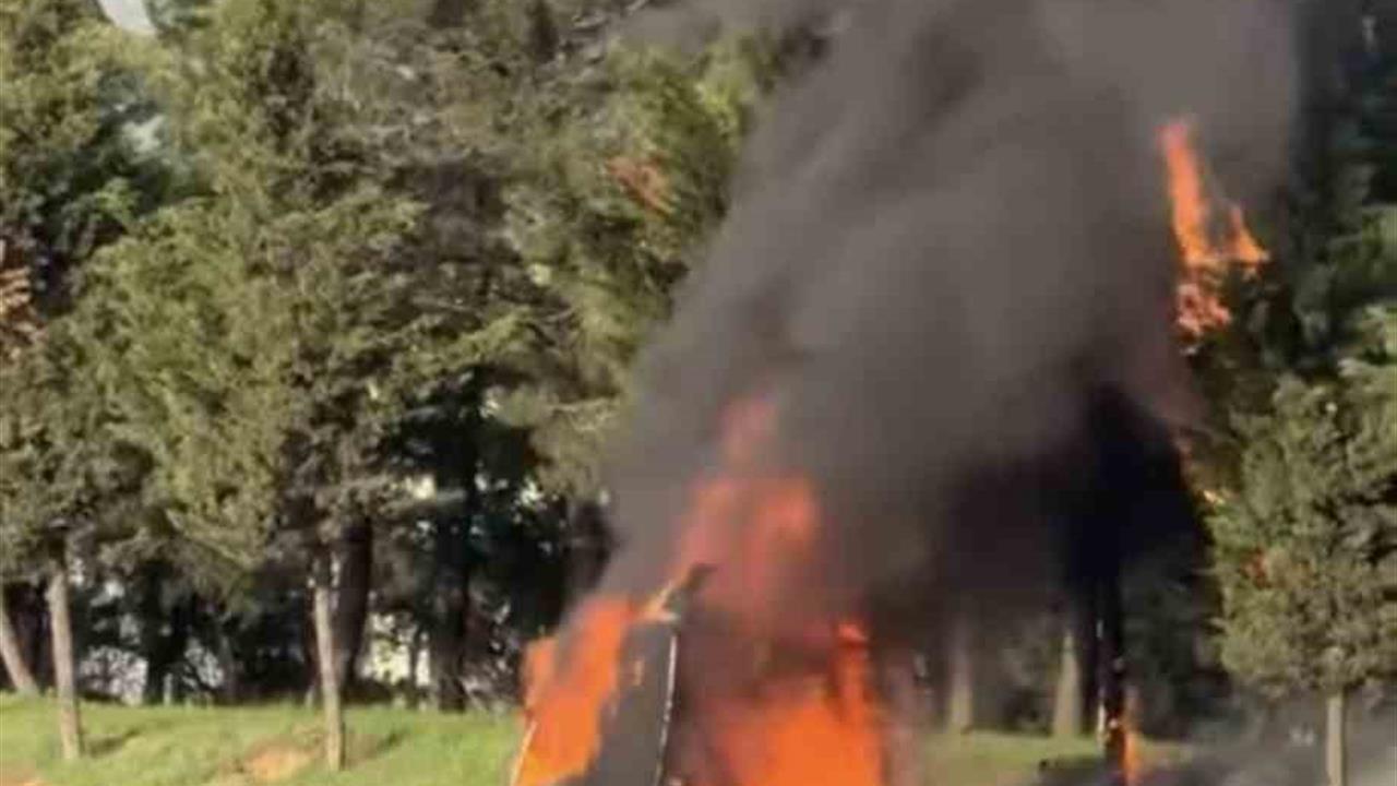Tuzla'da Seyir Halindeki Tırda Yangın Çıktı, İtfaiye Müdahale Etti
