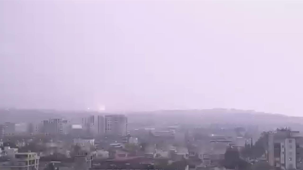 Hatay İskenderun'da Yıldırım Düşmesi Cep Telefonu Kamerasına Yansıdı