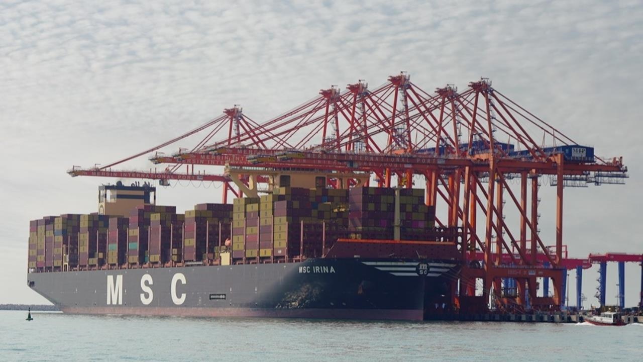 Mersin Limanı'na Dünyanın En Büyük Gemilerinden Biri Geldi: Tam 400 Metre!