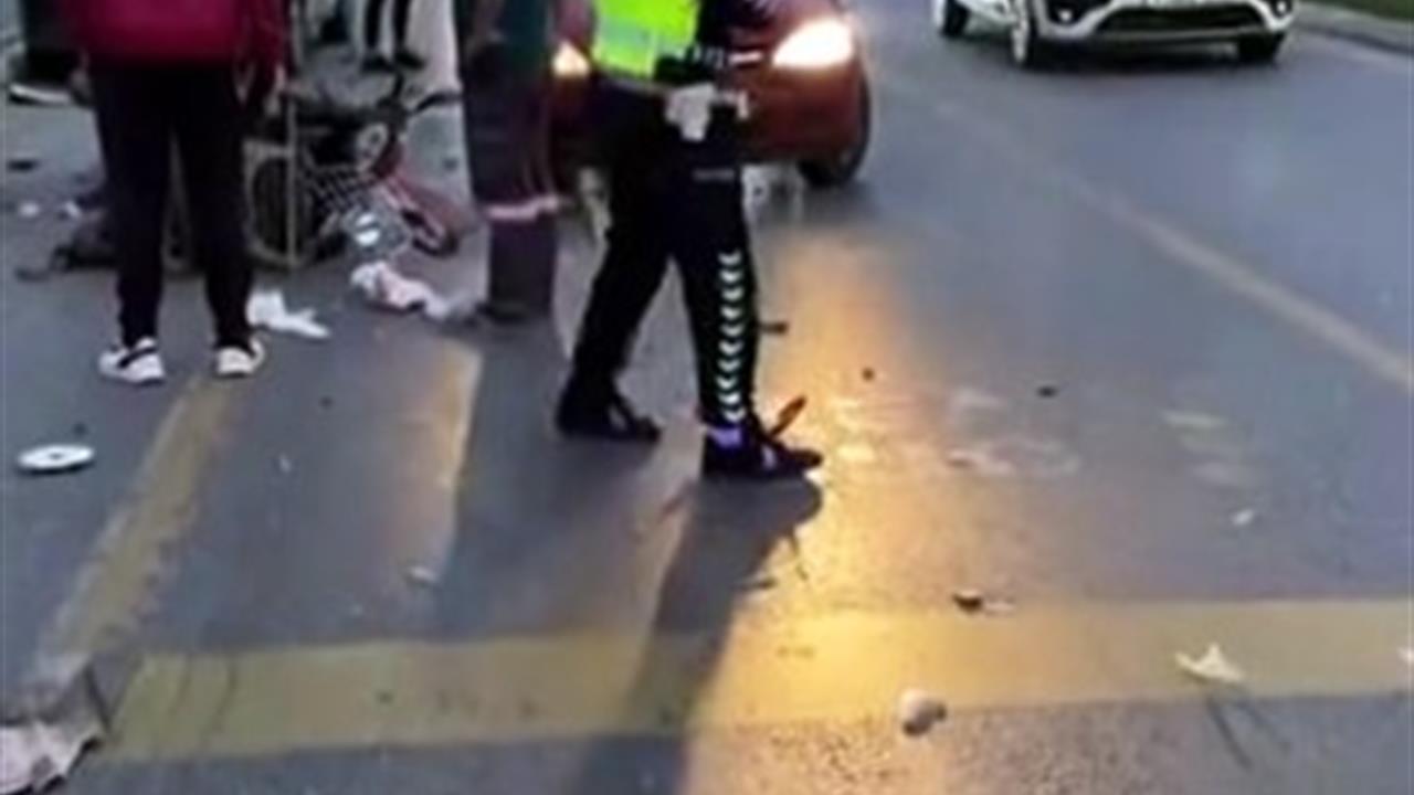 Sakarya Adapazarı'nda Otomobil ile Motorlu Bisiklet Çarpıştı: 1 Yaralı