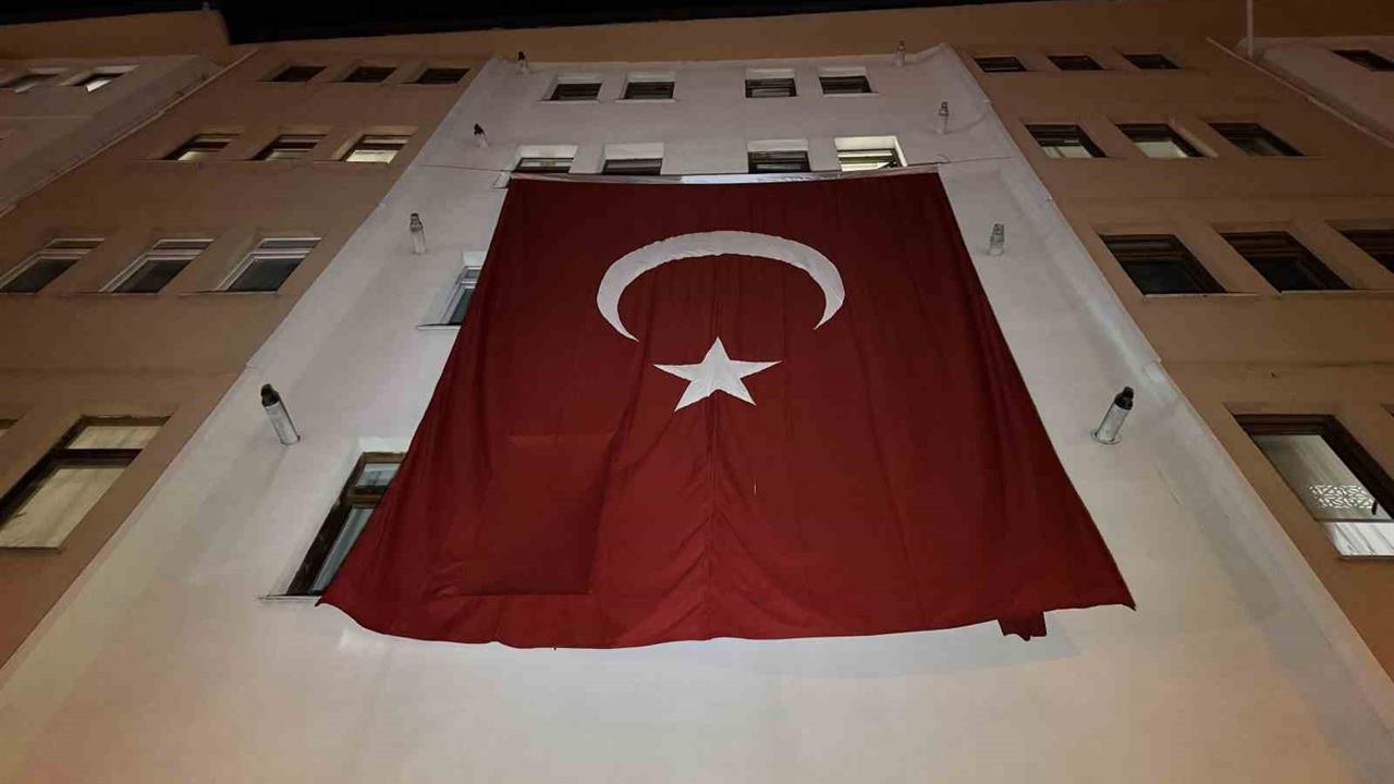 Karabük'te Şehit Astsubay Nuri Özcan’ın Baba Ocağına Türk Bayrağı Asıldı