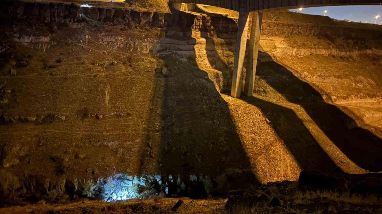 Kayseri Talas ilçesinde 200 metreden vadiye düşen otomobildeki sürücü hayatını kaybetti