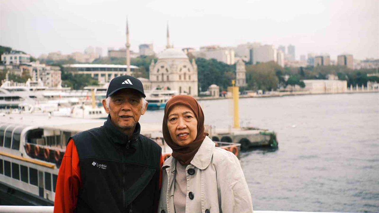 Endonezya’dan Trabzon’a gelen aile, burada bir cenaze işlemi gerçekleştirdi.