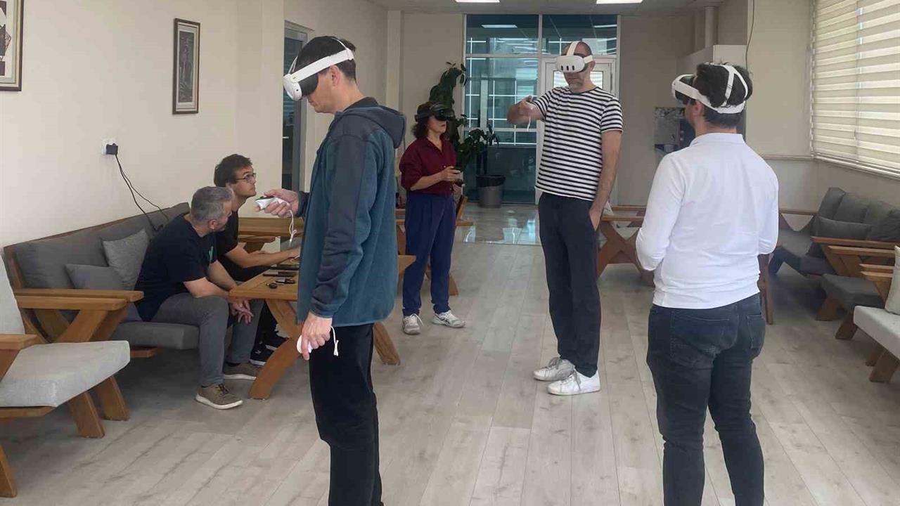 Aydın'da ADÜ Eğitim Fakültesi'nde Sanal Gerçeklik ile Öğretmen Eğitimi Başladı