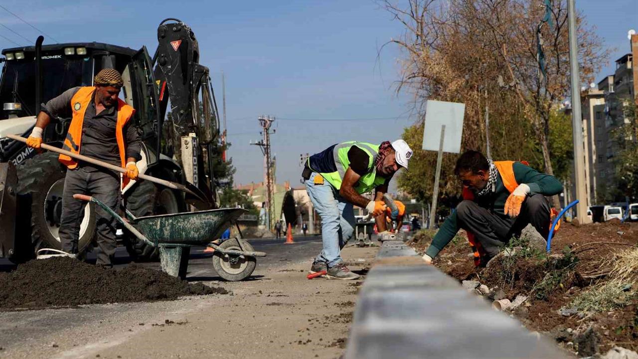 Diyarbakır Bağlar'da Karacadağ Caddesi Modern Bir Görünüme Kavuşuyor