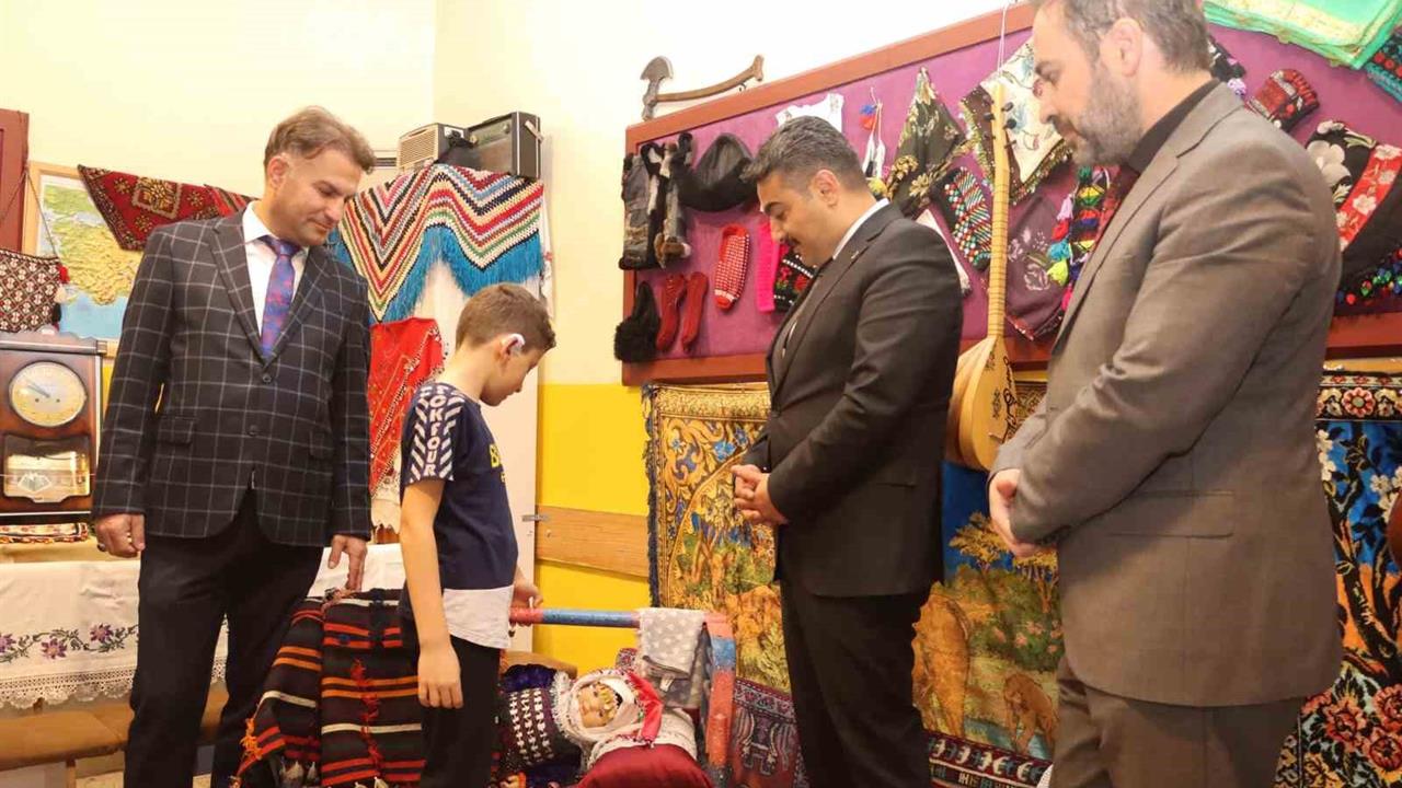 Sivas'ta İlkokul Öğrencileri Türk Kültürünü Tanıttı