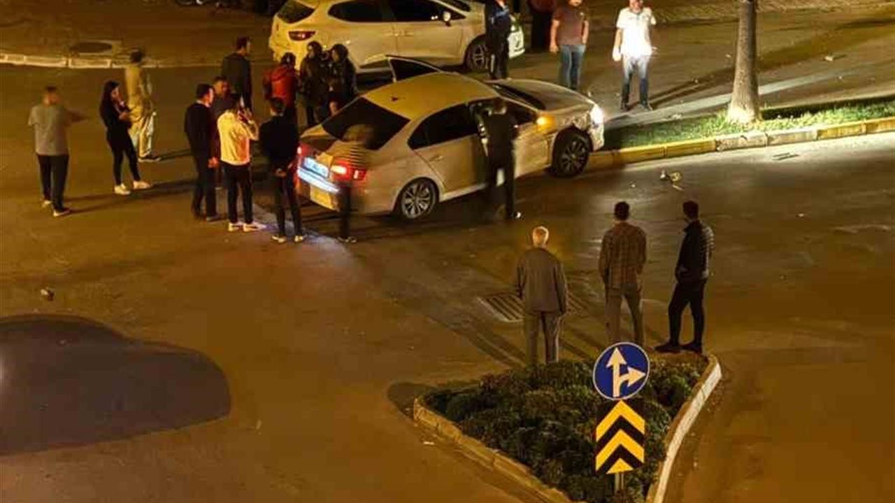 Manavgat'ta İki Otomobilin Çarpışması Sonucu 3 Kişi Yaralandı