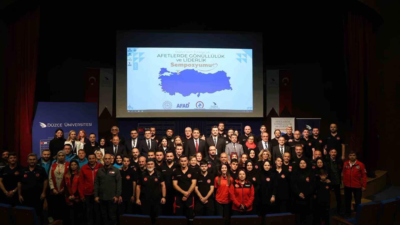 Düzce'de Gerçekleşen Gönüllülük ve Liderlik Sempozyumunda Vali Aslan Açıklamalarda Bulundu