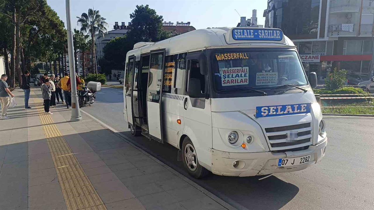 Antalya Manavgat'ta Motosikletin Devrilmesi Sonucu Bir Kişi Yaralandı