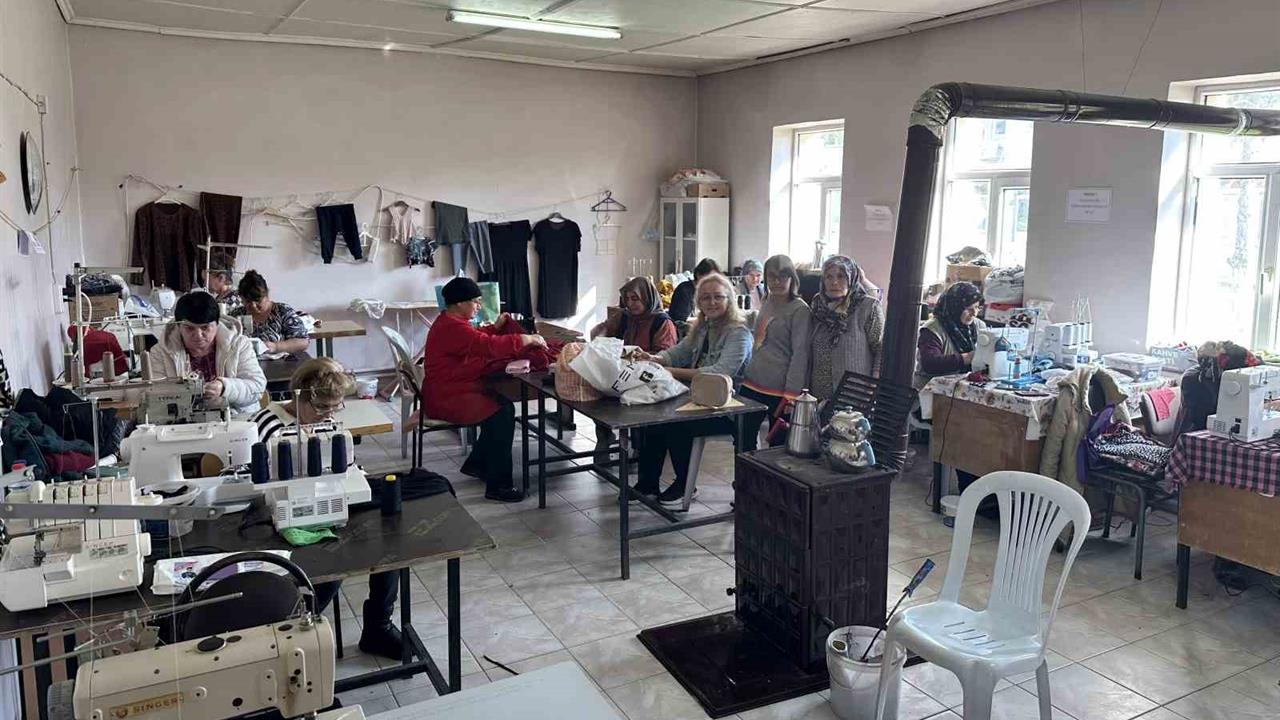 Tekirdağ Muratlı'da Kadınlar Dikiş Kursu ile Meslek Ediniyor