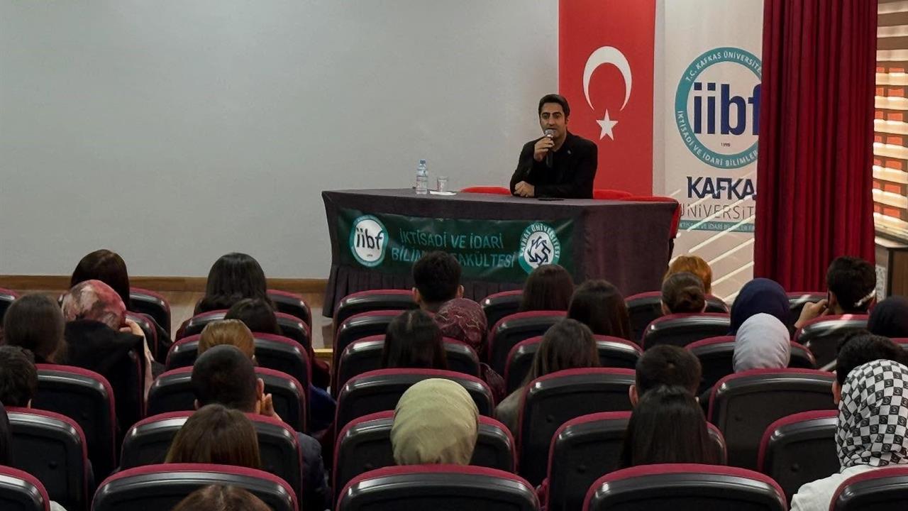 Sarıkamış'ta Kaymakam Enis Aslantatar, Öğrencilerle Bir Araya Geldi